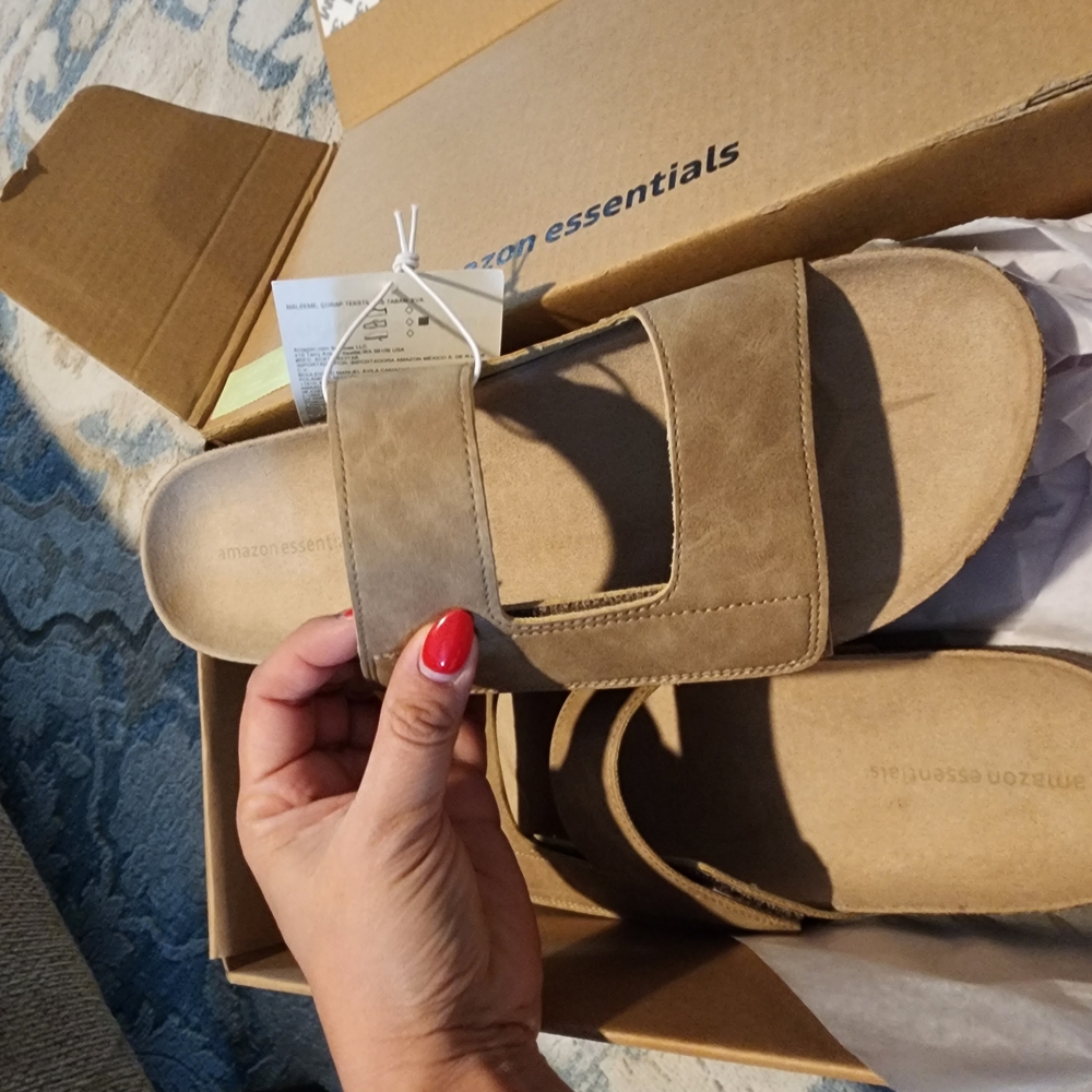Amazon Essentials Tan Sandals